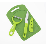 TRIO, 3  PIECES KITCHEN SET
1 x  cutting board 24.5 x15x4cm
1 x vegetable knife 9 cm
1 x vegetable peeler